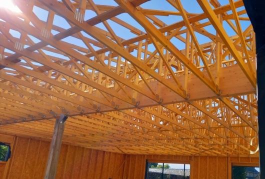 charpente assembl&eacute;e sur le chantier