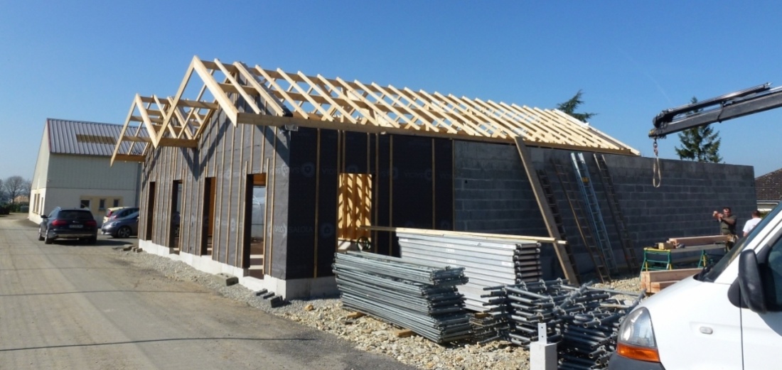 ossature et charpente bois ali&eacute;es au parpaing